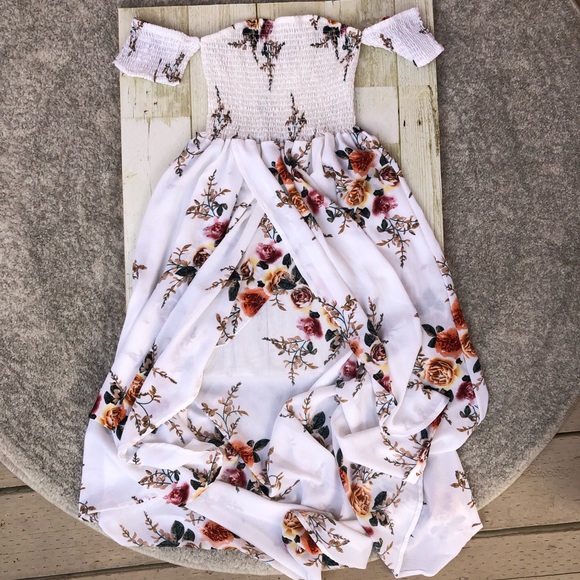 Dresses & Skirts - Beautiful Floral dress